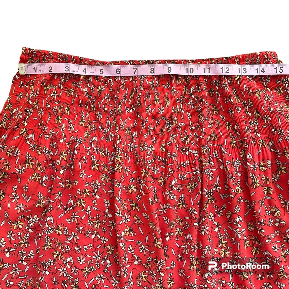 Maxstudio Red mid length floral skirt‎ Size Large - Picture 4 of 4